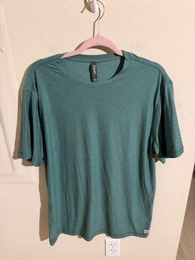 Vuori Strato Tech Tee Heather Green Performance T-Shirt Men’s Large